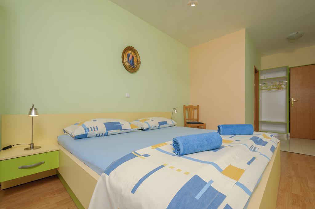 Apartments Komazin Хвар Экстерьер фото