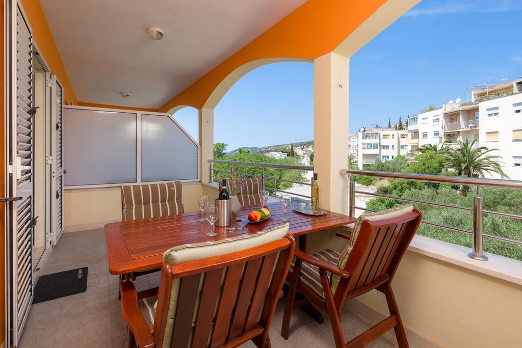 Apartments Komazin Хвар Экстерьер фото