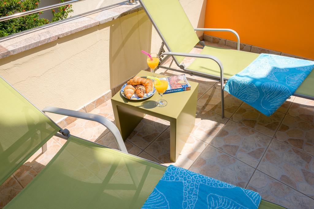 Apartments Komazin Хвар Экстерьер фото